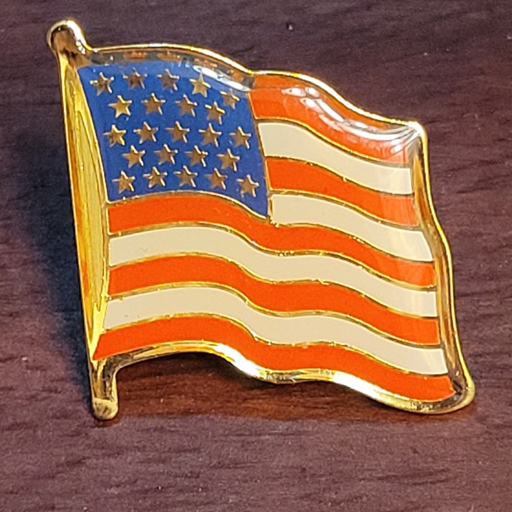 USA FLAG Vintage Enamel Pin - Picture 2 of 8